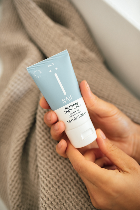 Een gehydrateerde en stralende huid met de naif grown-ups herstellende nachtcrème