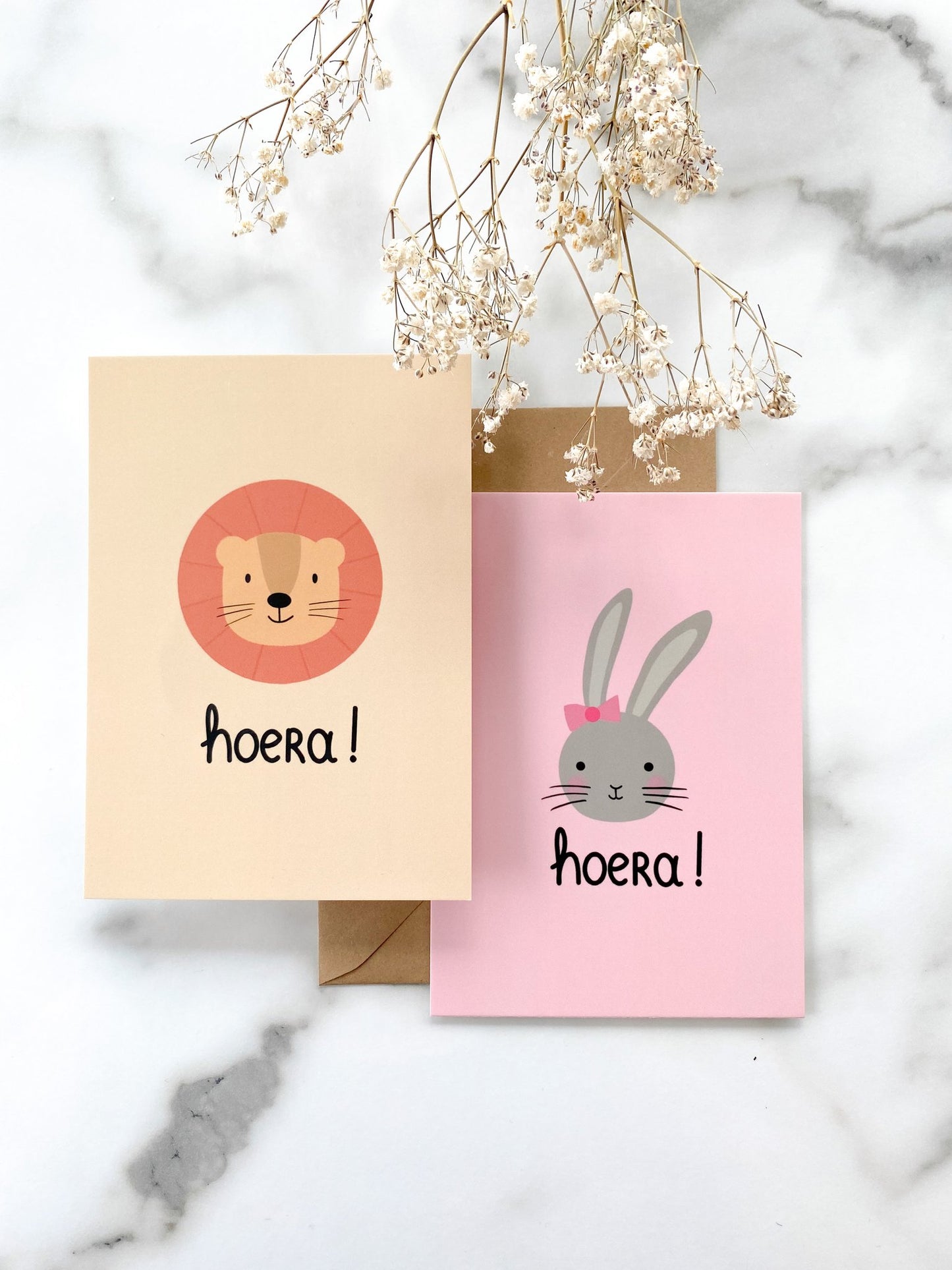 Speelse verjaardagskaarten voor kindjes met hoera op de kaart