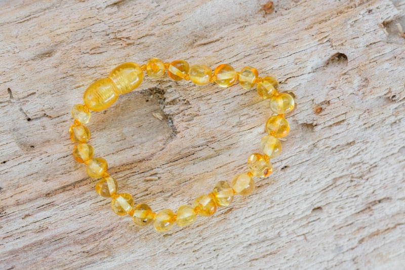 Tandjesarmband van barnsteen of amber in honingkleur met een verzachtende werking tegen tandpijn
