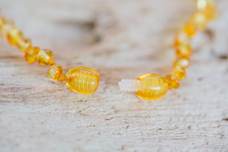 Armband van barsteen of amber met de hand geknoopt