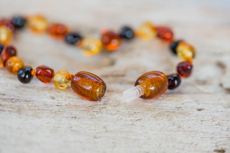 Multicolor armband met de hand geknoopt tegen tandpijn