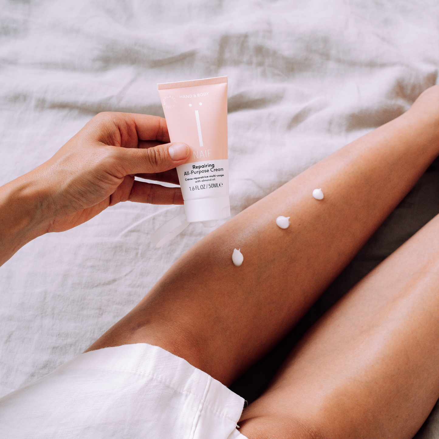 Een natuurlijke en effectieve huidverzorging voor een stralende huid met de naif grown-ups herstellende alles-in-één-crème