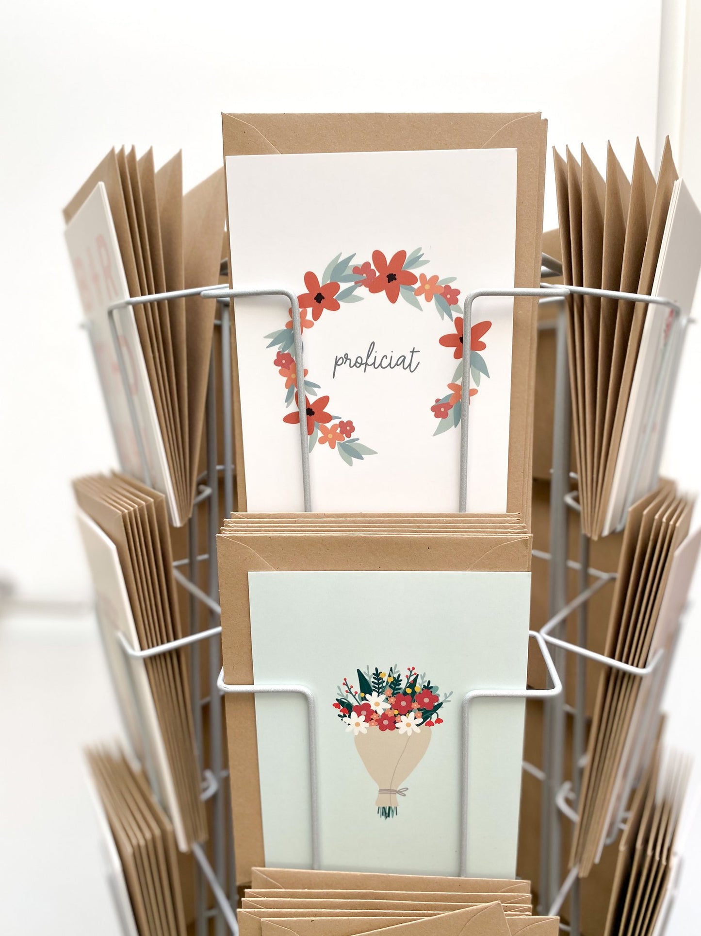 Stijlvolle wenskaarten met bloemen om iemand proficiat te wensen