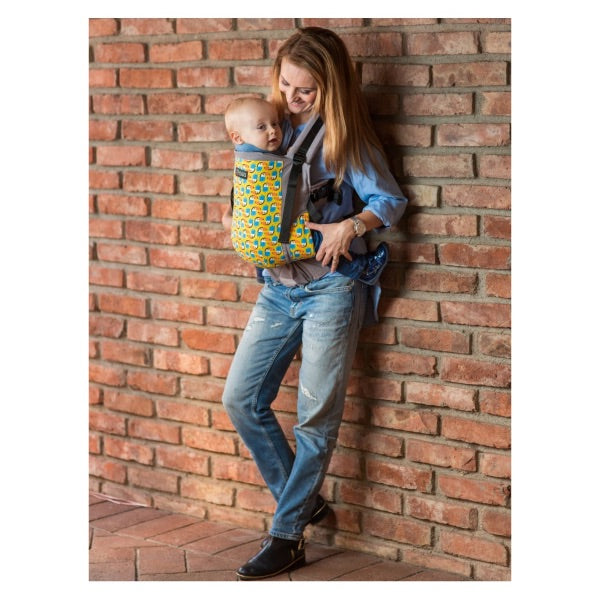 Het rugpand van deze draagzak kan zowel in de hoogte als in de breedte aangepast worden