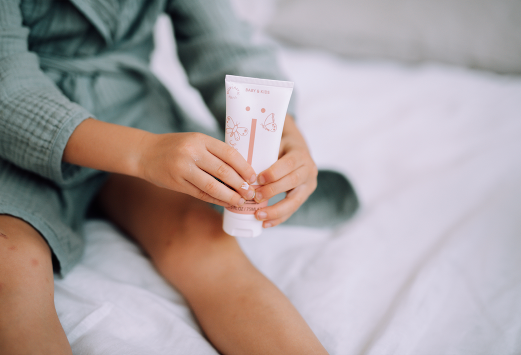 De naif vette creme is ideaal voor een gehydrateerde en intensieve verzorging van de babyhuid met een duurzame verpakking
