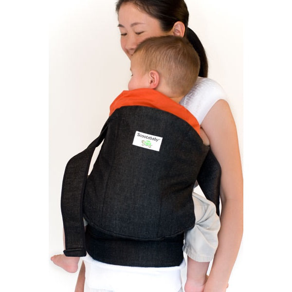 Deze drager heeft een heupband en één band in zachte fleecestof die over de schouder gedragen wordt