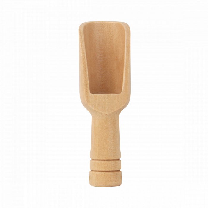 Deze houten theelepel is vervaardigd uit duurzaam Schima hout, bekend om zijn stevigheid en mooie afwerking