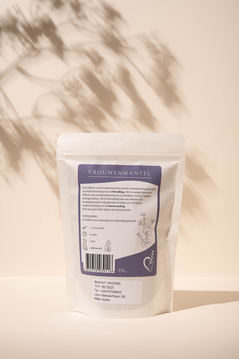 Vrouwenmantelthee voor baarmoederstimulatie en borstvoeding te stimuleren