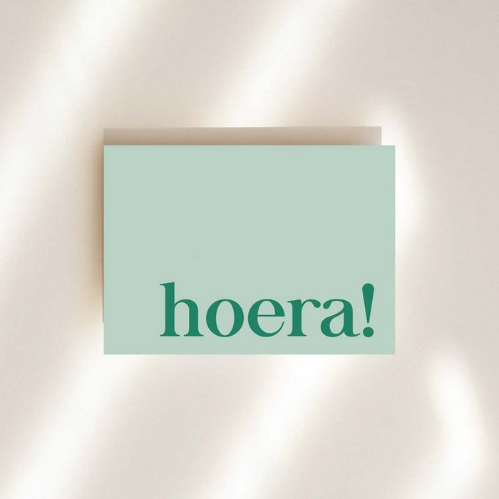 Wenskaart kaartje met hoera om iemand te feliciteren met verjaardag of jubileum