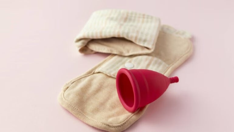 Wasbaar maandverband inlegkruisjes menstruatieondergoed menstruatiecups myBiby 