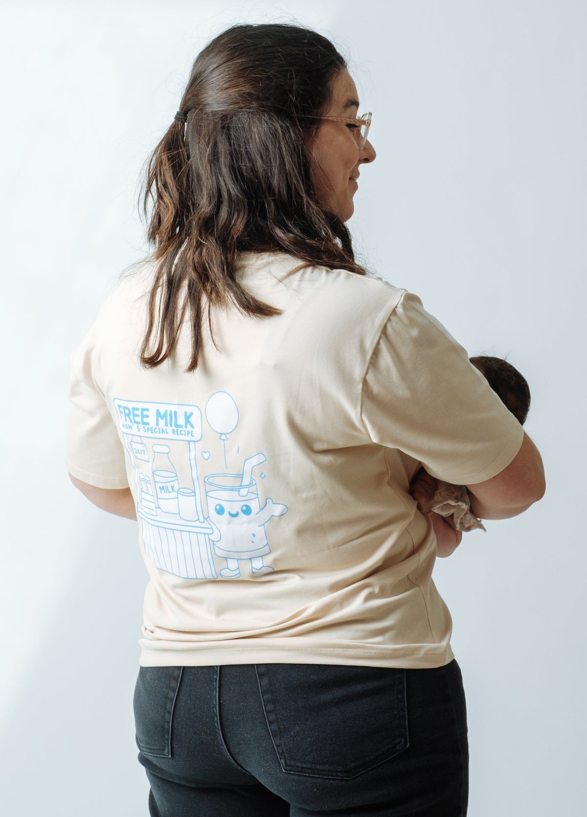 Camélia & Mimosa Lemonade oversized borstvoedings-T-shirt: vooraanzicht
