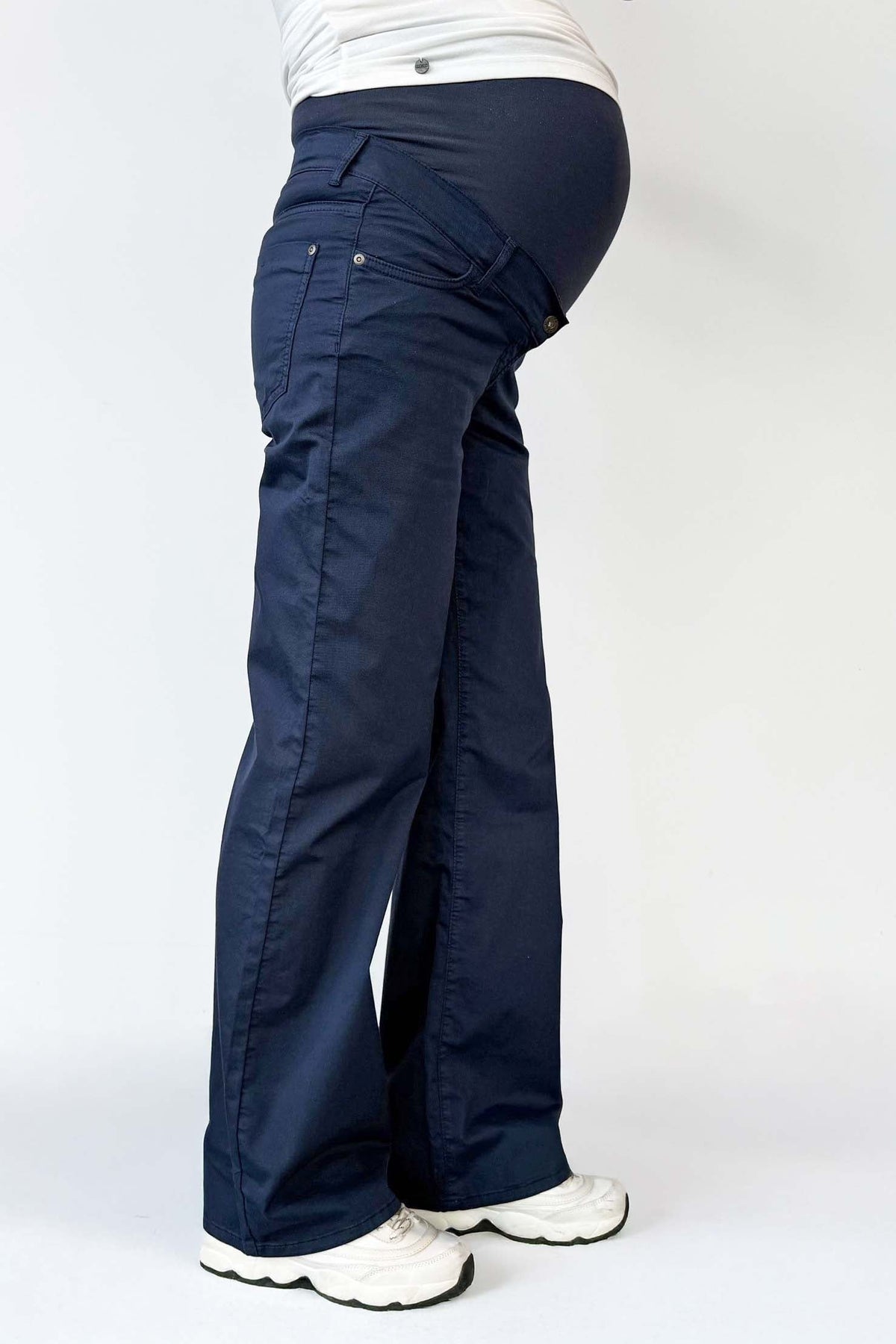 Love2Wait Julia Cotton zwangerschapsbroek navy: detail van de wijde pijp en de buikband