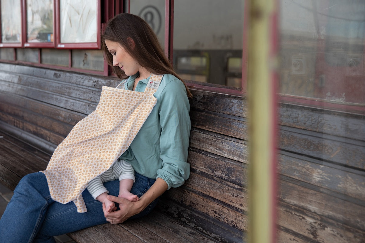 Baby on the Move Nursing Cocoon Borstvoedingsdoek - Happy Hands