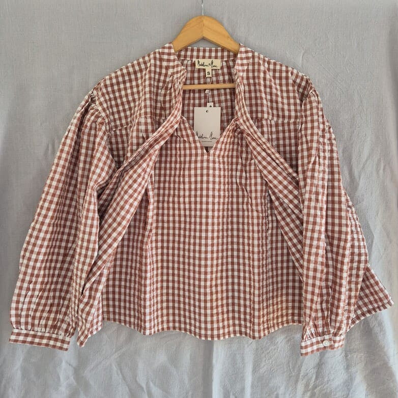 Madeleine et Marie geruite borstvoedingsblouse met lange mouwen - terracotta/wit
