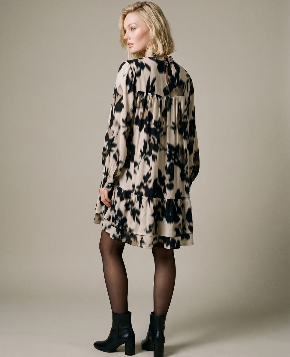 Cache Coeur Elisabeth jurk Beige: babydoll-jurk met grafische print voor zwangerschap en borstvoeding, foto 4