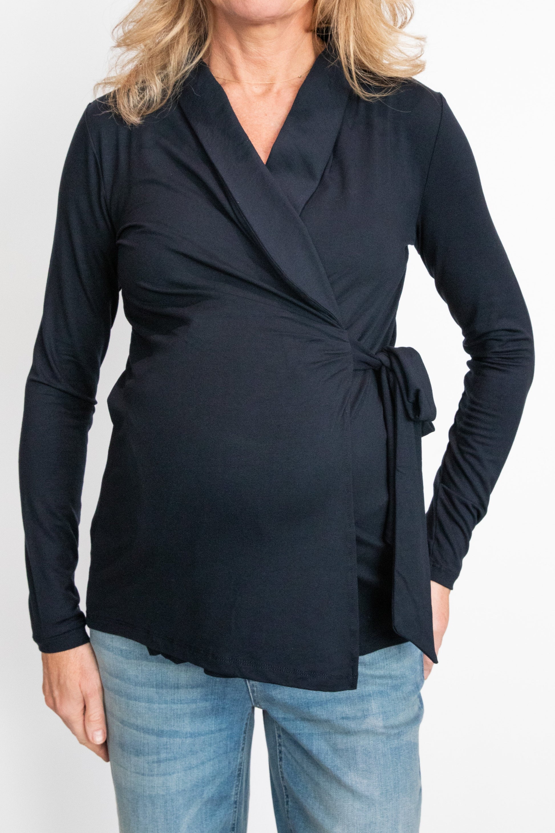 Love2Wait Blouse Long Sleeves EcoVero navy: overslagblouse met strik, vooraanzicht