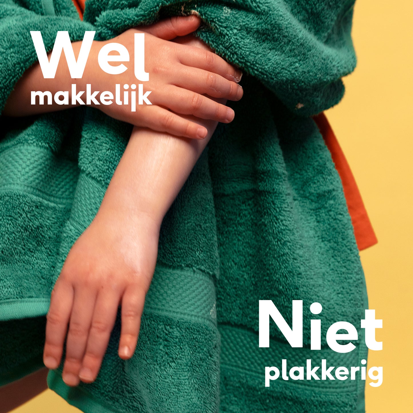 Naïf Kids zonnebrandstick SPF50 wordt aangebracht op het gezicht van een kind
