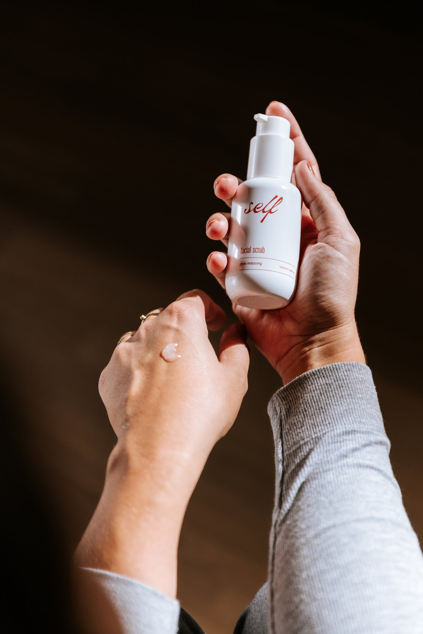 Natural Self Glow Inducing Facial Scrub gezichtsscrub