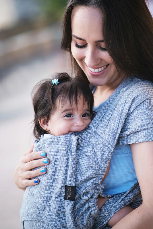 Neko Slings Half Buckle Baby draagzak in Grey Diamond: vooraanzicht