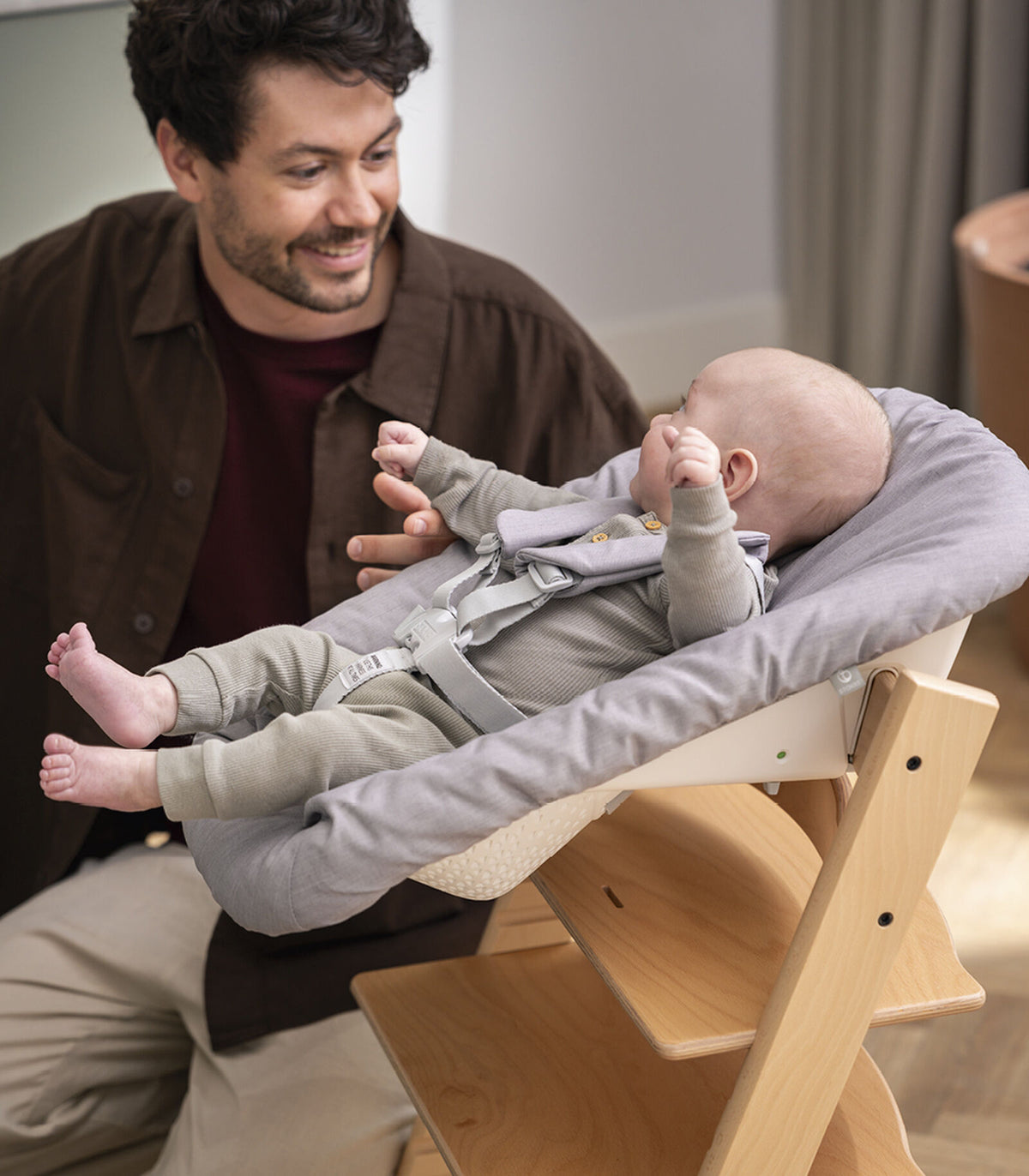 Stokke Tripp Trapp Newborn Set in Grey op een Tripp Trapp-stoel
