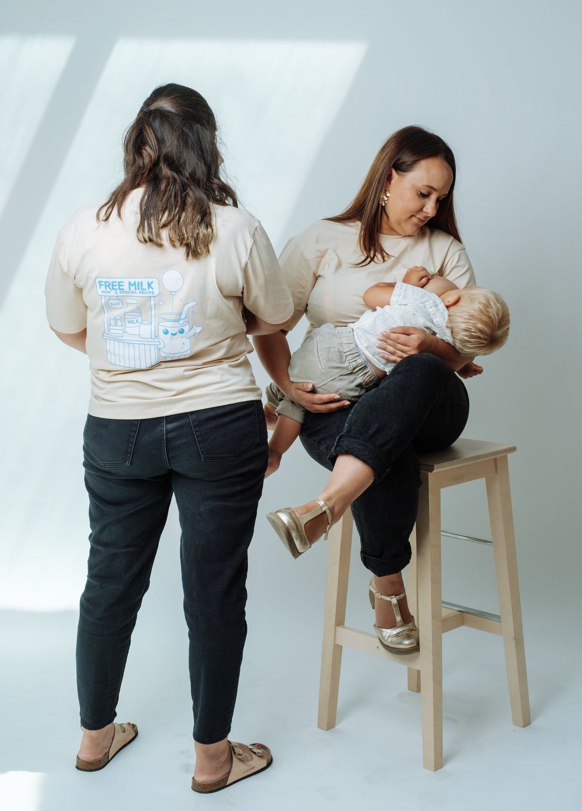 Camélia & Mimosa Lemonade oversized borstvoedings-T-shirt: voeden met de rits open