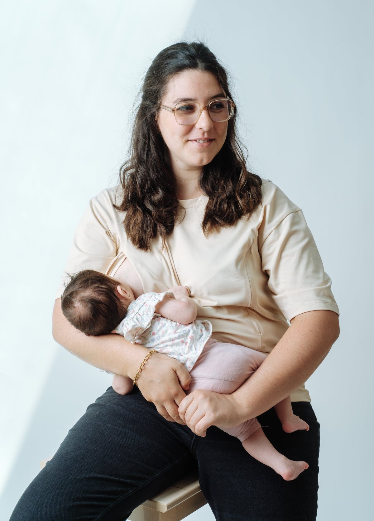 Camélia & Mimosa Lemonade oversized borstvoedings-T-shirt: gedragen